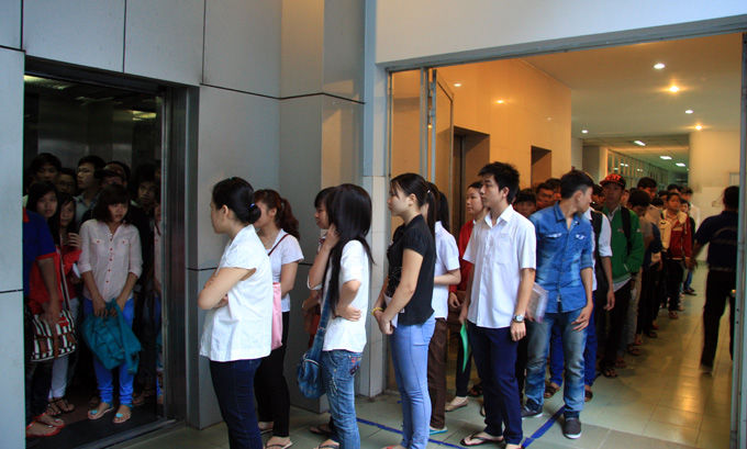 Thí sinh đang làm bài thi đại học môn toán khối A, A1 | Dap an de thi