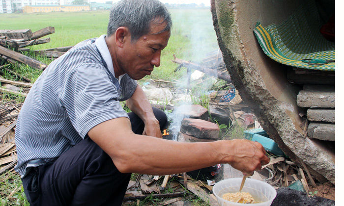 Bố thủ khoa ĐH Y và những hình ảnh sẽ còn ám ảnh - Ảnh 7