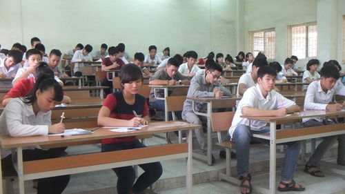 Điểm chuẩn đại học tăng nhẹ ở tốp trên, tốp giữa ổn định - Ảnh 1