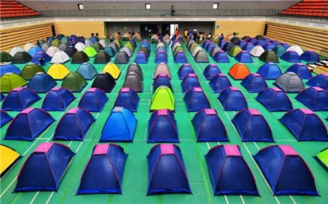 dựng lều nhập học