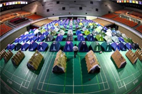 dựng lều nhập học