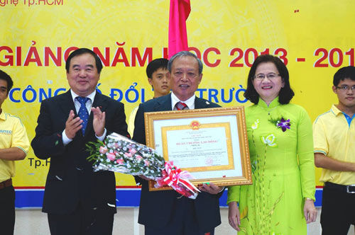 Trường đại học Công nghệ TP HCM Trường đại học Công nghệ TP HCM