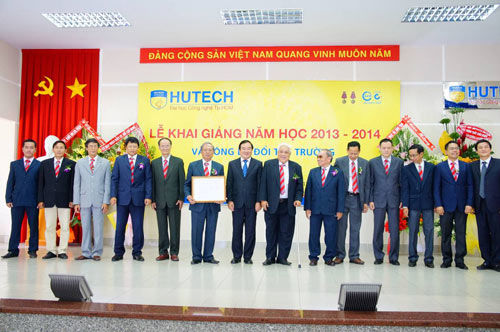 Trường đại học Công nghệ TP HCM Trường đại học Công nghệ TP HCM