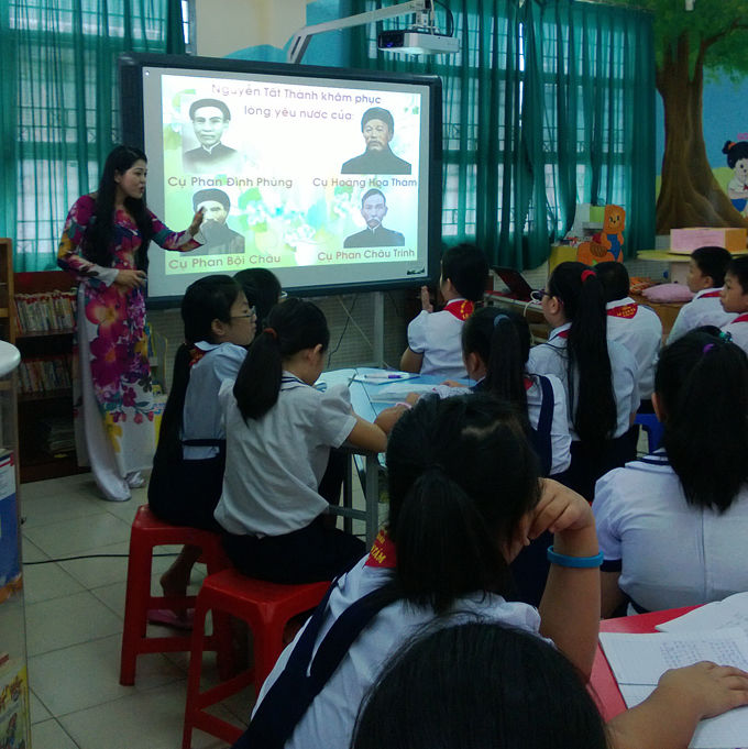 Bảng tương tác có thật sự cần thiết trong trường học 