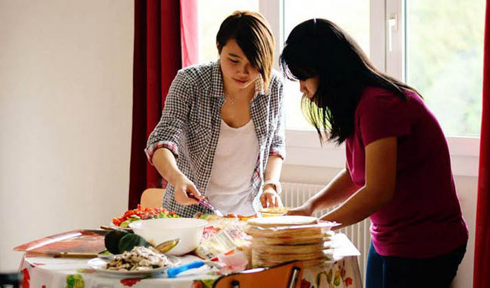Du học sinh Việt tại Pháp tự nấu các món Việt