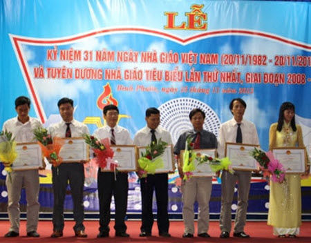 Giáo viên không dạy học vẫn được trao bằng Giáo viên không dạy học vẫn được trao bằng