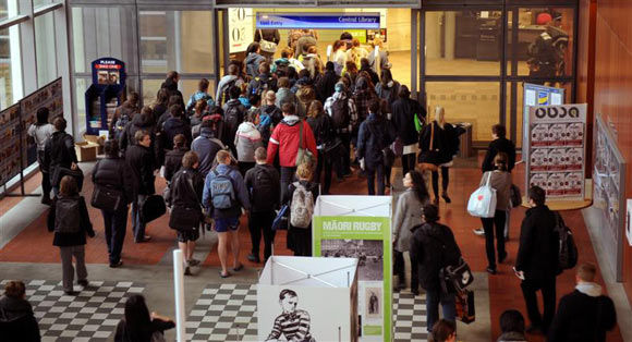 Ngôi trường cổ xưa đẹp như tranh vẽ của đất nước New Zealand