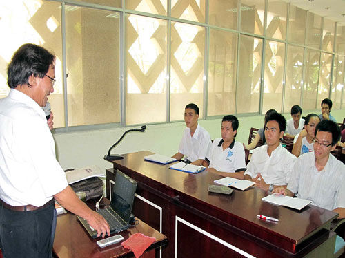 Chương trình đào tạo tiên tiến bậc đại học xa rời mục tiêu Chương trình đào tạo tiên tiến bậc đại học xa rời mục tiêu