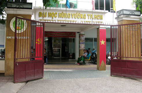 Nguyên hiệu trưởng đại học Hùng Vương kiện bộ GD Nguyên hiệu trưởng đại học Hùng Vương kiện bộ GD