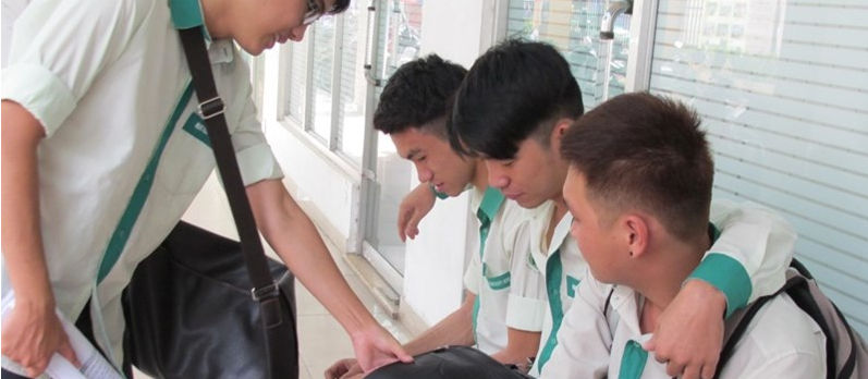 Sinh viên đại học Hùng Vương gặp khó khi trường đóng dấu vuông Sinh viên đại học Hùng Vương gặp khó khi trường đóng dấu vuông