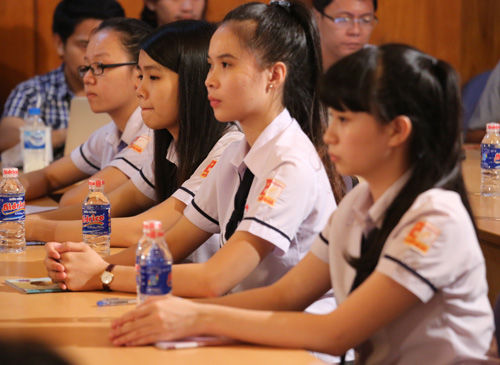 Lãnh đạo Bộ giáo dục giải đáp những thông tin mới nhất về tuyển sinh Lãnh đạo Bộ giáo dục giải đáp những thông tin mới nhất về tuyển sinh