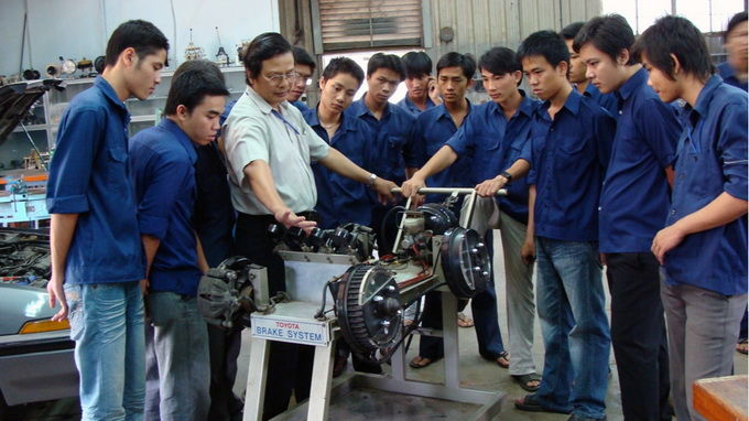 Việt Nam hiện nay đang thiếu cả thầy và thợ Việt Nam hiện nay đang thiếu cả thầy và thợ