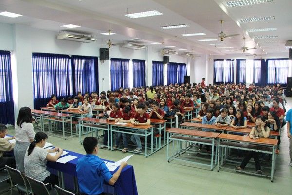 Vì sao sinh viên nên tham dự những buổi đối thoại ở trường?