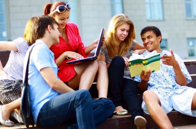 Bộ trưởng giáo dục Australia ủng hộ chính sách cạnh tranh về giá Bộ trưởng giáo dục Australia ủng hộ chính sách cạnh tranh về giá