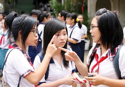 Hà Nội phát phiếu đăng ký dự tuyển thi lớp 10