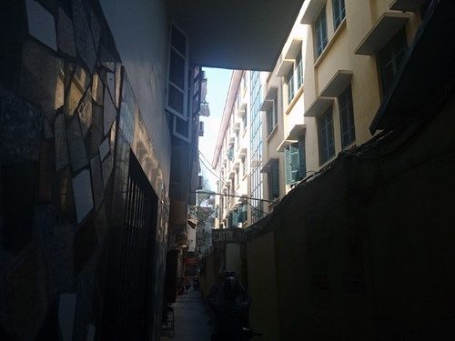 Hội đồng thi tốt nghiệp sát nhà dân