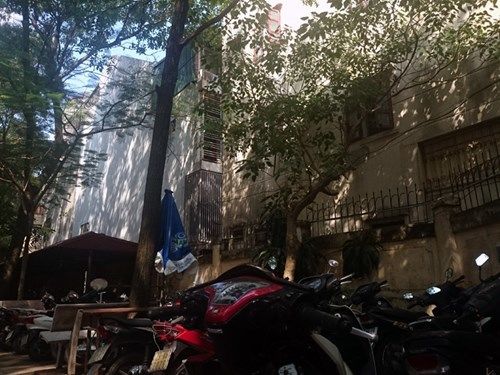 Hội đồng thi tốt nghiệp sát nhà dân