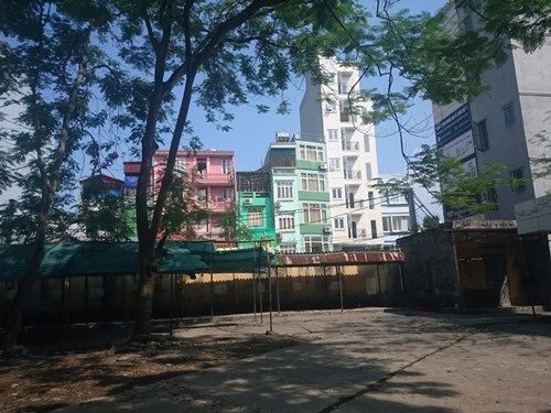 Hội đồng thi tốt nghiệp sát nhà dân