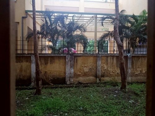 Hội đồng thi tốt nghiệp sát nhà dân