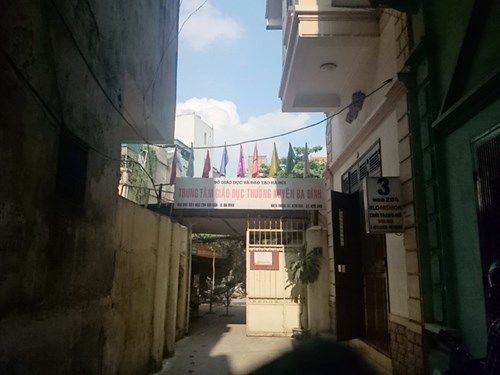 Hội đồng thi tốt nghiệp sát nhà dân