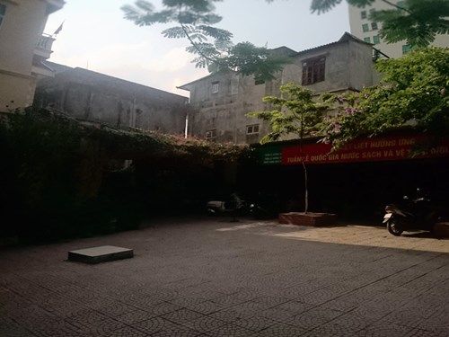 Hội đồng thi tốt nghiệp sát nhà dân