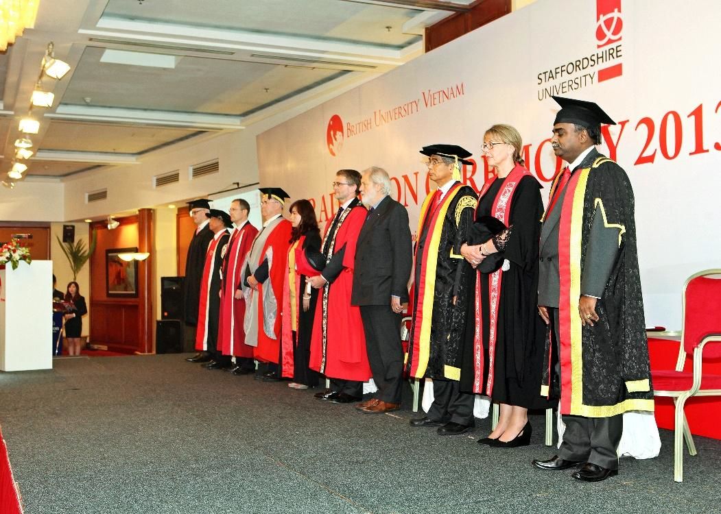 hình ảnh tại buổi lễ tốt nghiệp đầu tiên của BUV hình ảnh tại buổi lễ tốt nghiệp đầu tiên của BUV