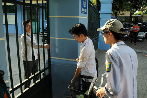 Thi tốt nghiệp THPT môn Văn: Nhiều thí sinh quên giấy tờ - 5