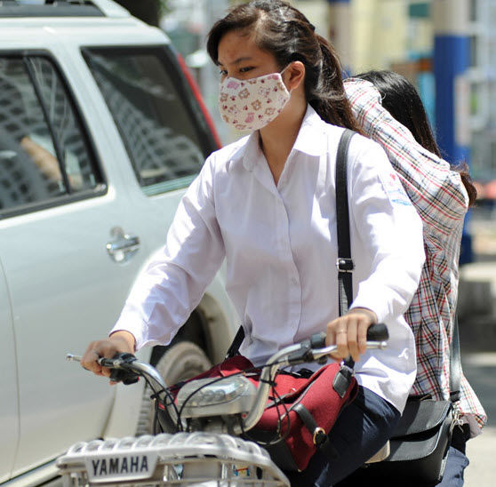 Thí sinh Hà Nội thi môn vật lý dưới cái nóng 40 độ C