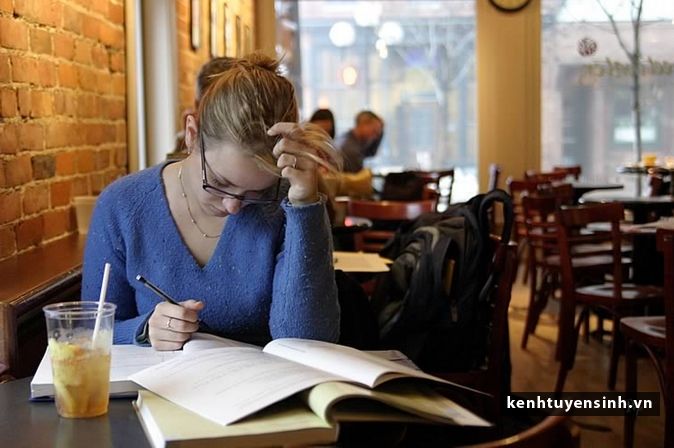 Các yếu tố ảnh hưởng tới quyết định chọn ngành khi du học