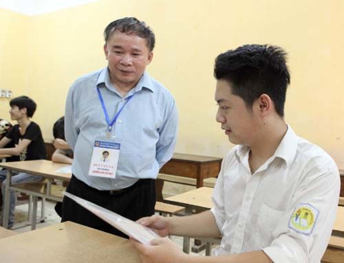 Kiểm tra chặt chẽ các thiết bị mang vào phòng thi đại học