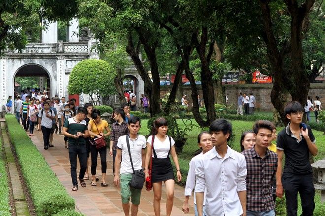 Điểm thi đại học 2014: Chùm ảnh thí sinh chen chân cầu may