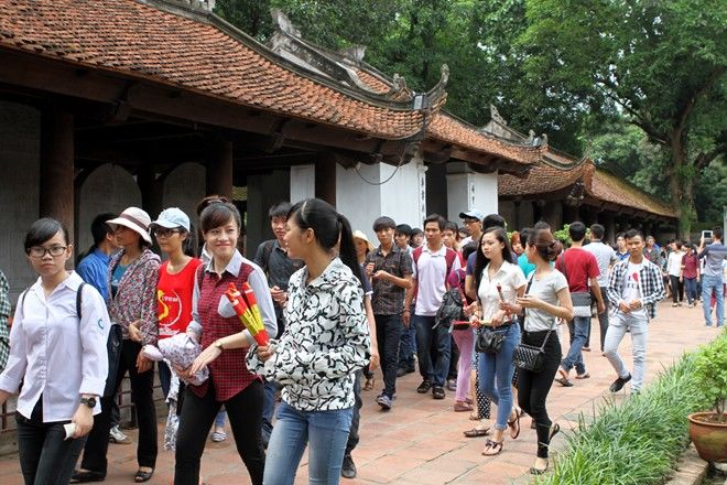 Điểm thi đại học 2014: Chùm ảnh thí sinh chen chân cầu may