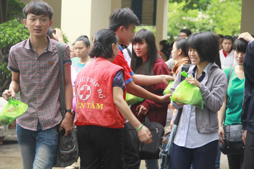 Những hình ảnh cảm động mùa thi đại học cao đẳng 2014