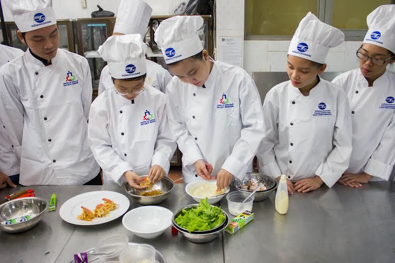 Ngay từ trên ghế nhà trường, các bạn trẻ phải giỏi về chuyên môn và kỹ năng. Ngay từ trên ghế nhà trường, các bạn trẻ phải giỏi về chuyên môn và kỹ năng.