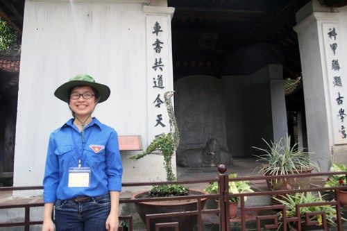 Chùm ảnh sĩ tử tập nập thắp hương tại Quốc Tử Giám