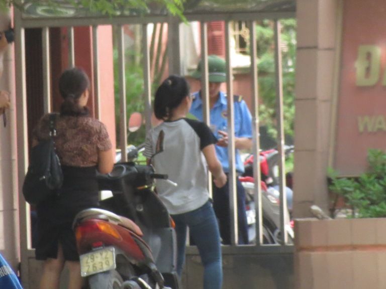 Vẫn còn thí sinh đến muộn dự thi đại học môn Vật lý