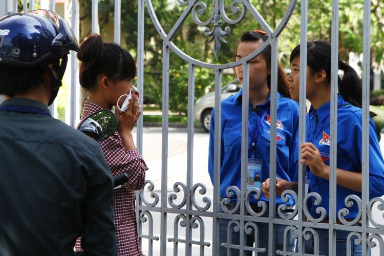 Một thí sinh không được thi đại học vì trễ 30 phút