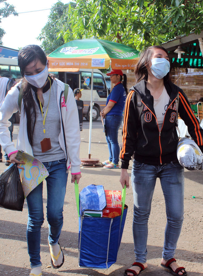 Thí sinh tấp nập đổ về cụm thi đại học Tp.HCM 2014 Thí sinh tấp nập đổ về cụm thi đại học Tp.HCM 2014