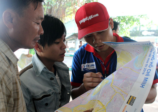 Thí sinh tấp nập đổ về cụm thi đại học Tp.HCM 2014 Thí sinh tấp nập đổ về cụm thi đại học Tp.HCM 2014