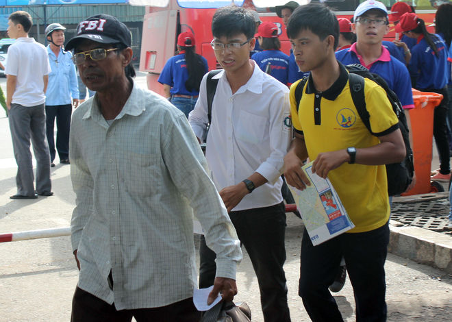 Thí sinh tấp nập đổ về cụm thi đại học Tp.HCM 2014 Thí sinh tấp nập đổ về cụm thi đại học Tp.HCM 2014
