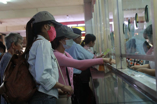 Hình ảnh thí sinh hành lý về quê sau kỳ thi đại học đợt 1