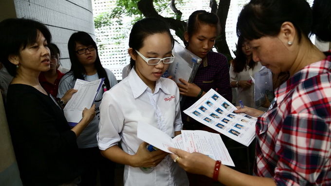 Hơn 260.000 thí sinh trên cả nước làm thủ tục dự thi cao đẳng