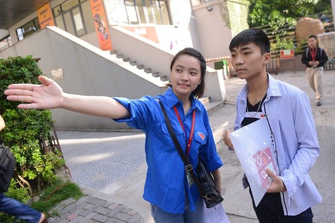 Lác đác thí sinh làm thủ tục dự thi đại học Ngoại thương