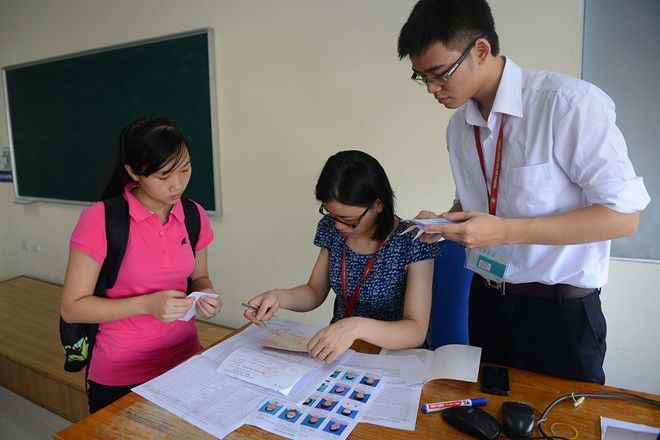 Lác đác thí sinh làm thủ tục dự thi đại học Ngoại thương