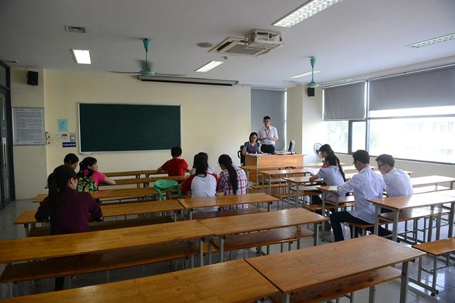Lác đác thí sinh làm thủ tục dự thi đại học Ngoại thương