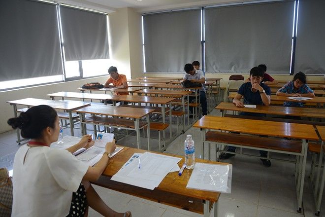 Lác đác thí sinh làm thủ tục dự thi đại học Ngoại thương