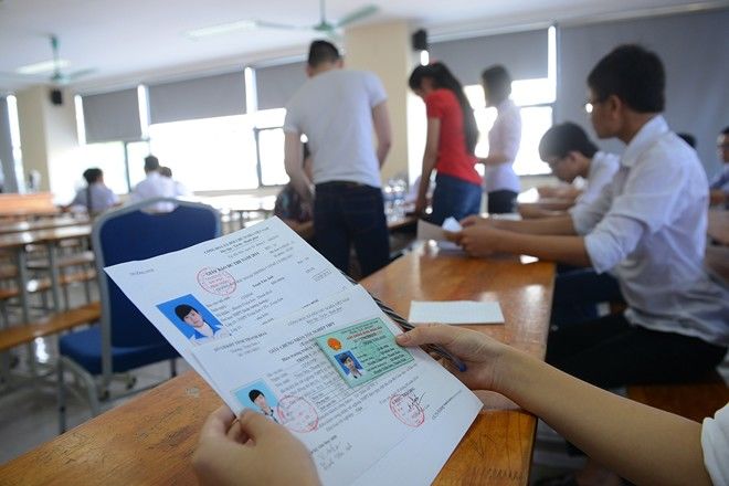 Lác đác thí sinh làm thủ tục dự thi đại học Ngoại thương