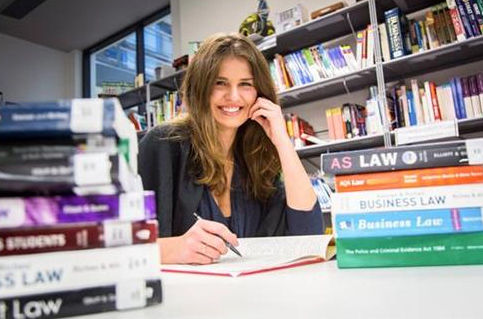 Học A-level tại Bellerbys College Học A-level tại Bellerbys College