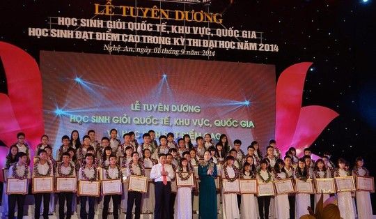 Nghệ An tuyên dương học sinh giỏi quốc tế, quốc gia, thủ khoa ĐH