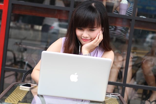 Đỗ điểm cao vào cấp 3 nhờ ôn thi trên... mạng - Ảnh 1